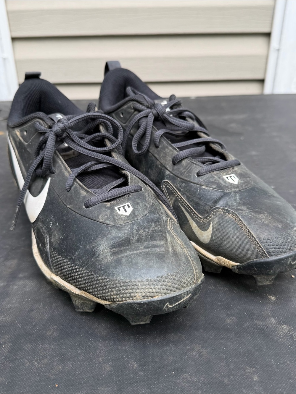 Nike Black and White Men’s Athletic Cleats